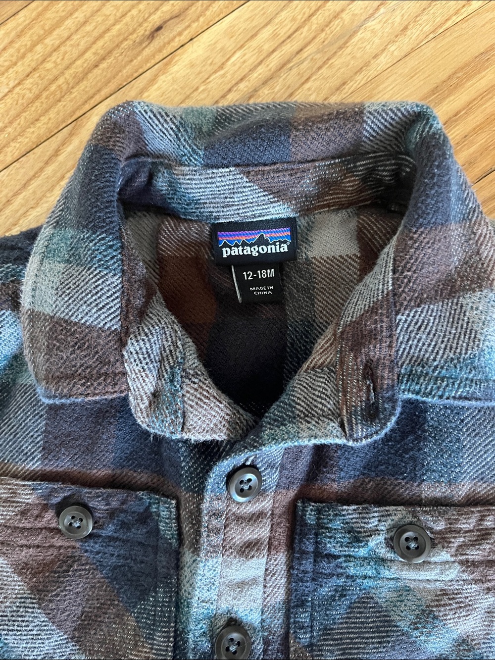 Patagonia Boys Plaid Button-Down Shirt size 12-18 months
